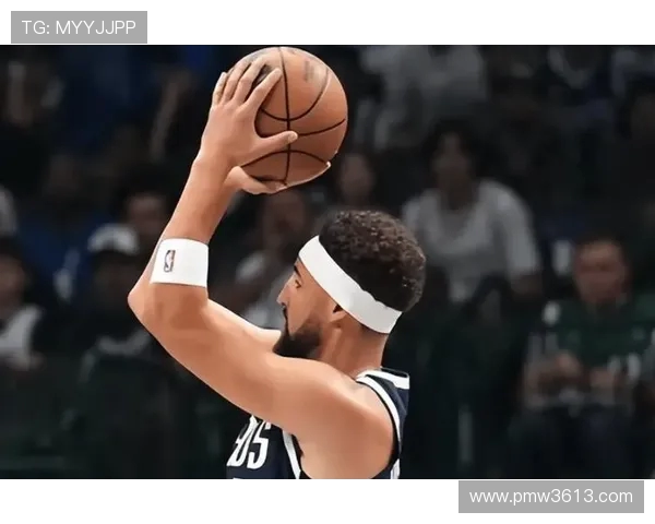 克莱汤普森：勇士队的三分射手与坚韧精神的象征